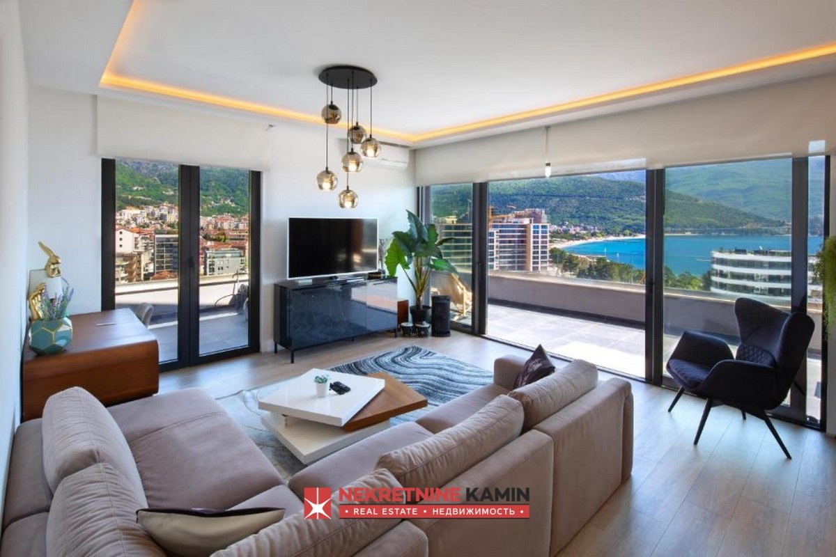 Luxury three-bedroom penthouse of 95 m² with a 52 m² terrace and panoramic view – Gospoština, Budva
